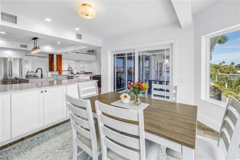 Villa ou maison à vendre à Saint Pete Beach, Floride: 5 chambres, 442.77 m2 № 2399544 - photo 25