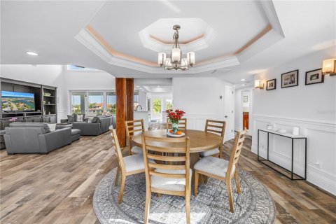 Villa ou maison à vendre à Saint Pete Beach, Floride: 5 chambres, 442.77 m2 № 2399544 - photo 8