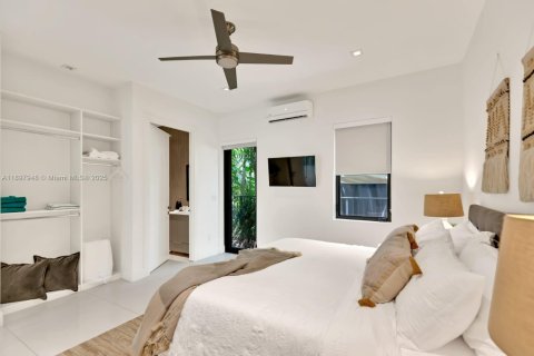 Touwnhouse à vendre à Fort Lauderdale, Floride: 5 chambres, 284.84 m2 № 1949683 - photo 27