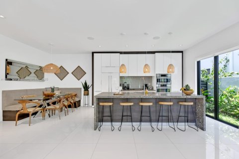 Touwnhouse à vendre à Fort Lauderdale, Floride: 5 chambres, 284.84 m2 № 1949683 - photo 8