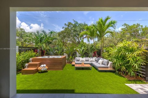 Touwnhouse à vendre à Fort Lauderdale, Floride: 5 chambres, 284.84 m2 № 1949683 - photo 4
