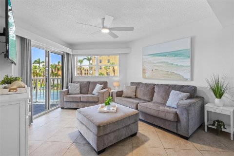 Condominio en venta en Saint Pete Beach, Florida, 2 dormitorios, 74.32 m2 № 1765092 - foto 8