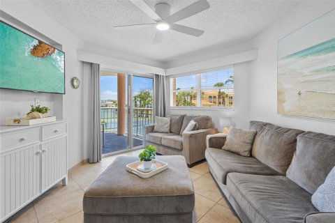 Condominio en venta en Saint Pete Beach, Florida, 2 dormitorios, 74.32 m2 № 1765092 - foto 9