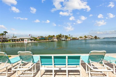 Condominio en venta en Saint Pete Beach, Florida, 2 dormitorios, 74.32 m2 № 1765092 - foto 26