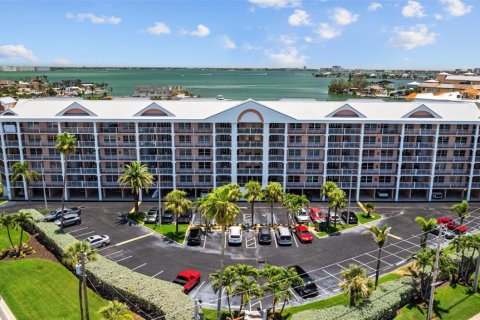 Condominio en venta en Saint Pete Beach, Florida, 2 dormitorios, 74.32 m2 № 1765092 - foto 3