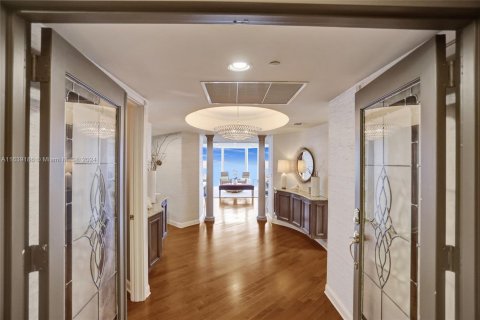 Condo in Sunny Isles Beach, Florida, 3 bedrooms  № 1311197 - photo 2