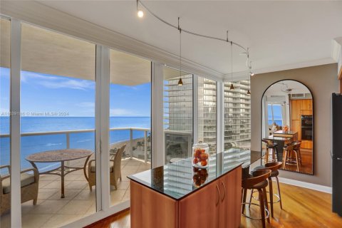 Condo in Sunny Isles Beach, Florida, 3 bedrooms  № 1311197 - photo 20