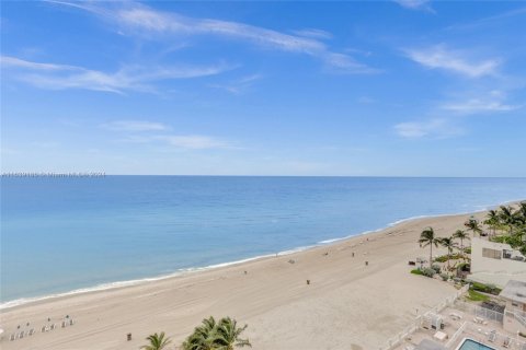 Condo in Sunny Isles Beach, Florida, 3 bedrooms  № 1311197 - photo 11