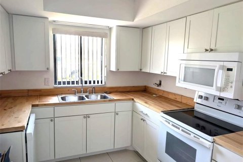 Купить кондоминиум в Брейдентон, Флорида 6 комнат, 93.09м2, № 1902828 - фото 3