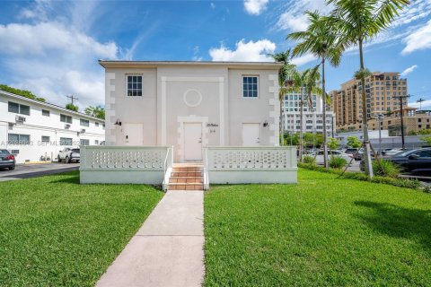 Apartment in Coral Gables, Florida 1 bedroom, 245.26 sq.m. № 2087205