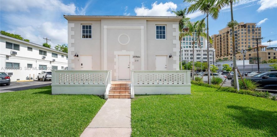 Apartment in Coral Gables, Florida 1 bedroom, 245.26 sq.m. № 2087205