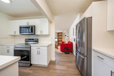 Apartment in Coral Gables, Florida 1 bedroom, 245.26 sq.m. № 2087205 - photo 7