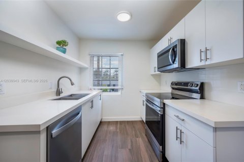 Apartment in Coral Gables, Florida 1 bedroom, 245.26 sq.m. № 2087205 - photo 10