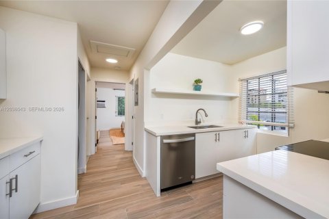 Apartment in Coral Gables, Florida 1 bedroom, 245.26 sq.m. № 2087205 - photo 9