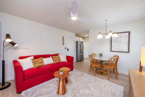 Apartment in Coral Gables, Florida 1 bedroom, 245.26 sq.m. № 2087205 - photo 6
