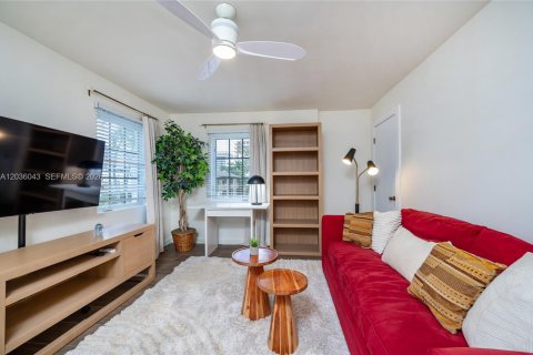Apartment in Coral Gables, Florida 1 bedroom, 245.26 sq.m. № 2087205 - photo 4