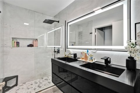 House in Pembroke Pines, Florida 4 bedrooms, 235.23 sq.m. № 2043265 - photo 27