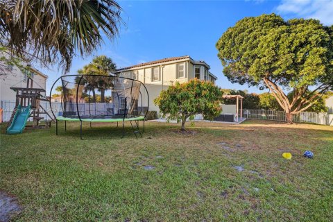 House in Pembroke Pines, Florida 4 bedrooms, 235.23 sq.m. № 2043265 - photo 16