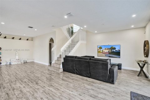 House in Pembroke Pines, Florida 4 bedrooms, 235.23 sq.m. № 2043265 - photo 6