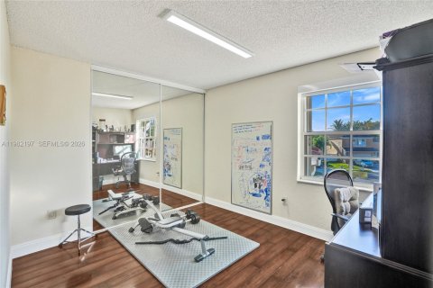 House in Pembroke Pines, Florida 4 bedrooms, 235.23 sq.m. № 2043265 - photo 30