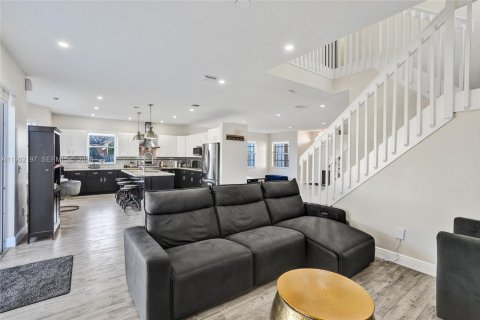 House in Pembroke Pines, Florida 4 bedrooms, 235.23 sq.m. № 2043265 - photo 7