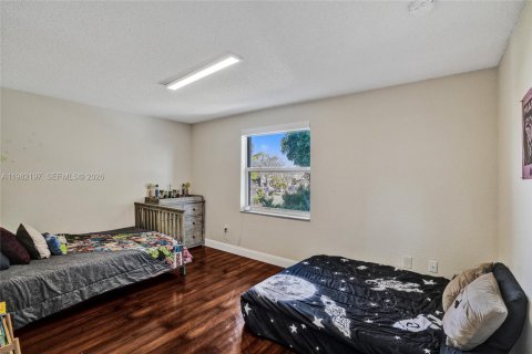 House in Pembroke Pines, Florida 4 bedrooms, 235.23 sq.m. № 2043265 - photo 28