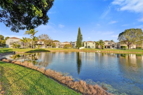 House in Pembroke Pines, Florida 4 bedrooms, 235.23 sq.m. № 2043265 - photo 13