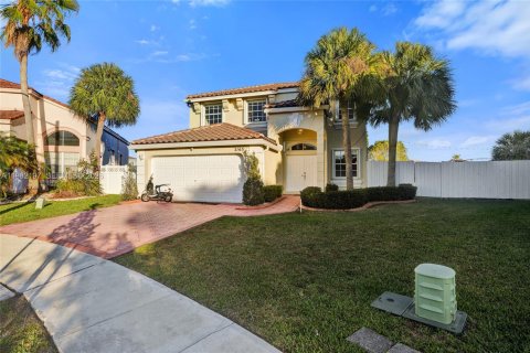 House in Pembroke Pines, Florida 4 bedrooms, 235.23 sq.m. № 2043265 - photo 2