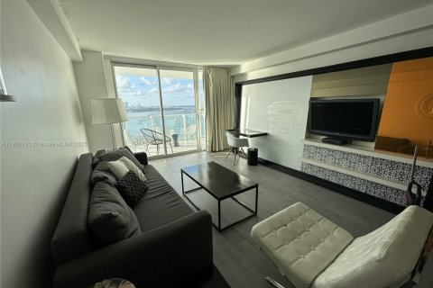 Condominio en venta en Miami Beach, Florida, 1 dormitorio, 64.66 m2 № 1952206 - foto 2