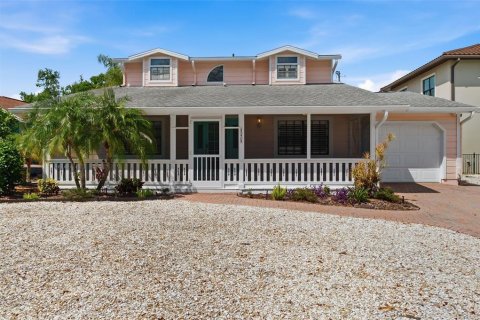 House in Safety Harbor, Florida 3 bedrooms, 208.1 sq.m. № 2221179