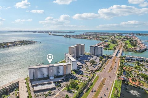 Condo à Saint Petersburg, Floride, 2 chambres  № 2141515