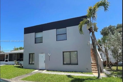 Casa en alquiler en Hollywood, Florida, 2 dormitorios, 222.97 m2 № 2010700 - foto 6