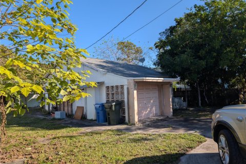 House in Oakland Park, Florida 3 bedrooms, 83.8 sq.m. № 2003683 - photo 5