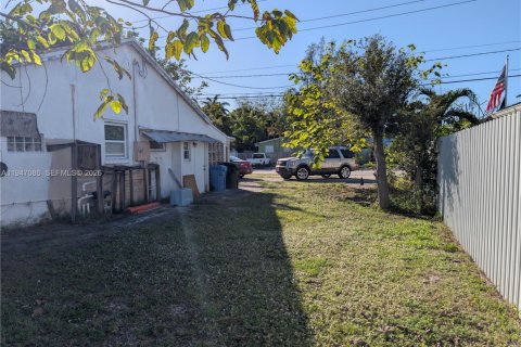 House in Oakland Park, Florida 3 bedrooms, 83.8 sq.m. № 2003683 - photo 12