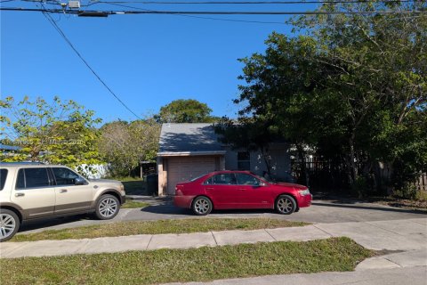 House in Oakland Park, Florida 3 bedrooms, 83.8 sq.m. № 2003683 - photo 14