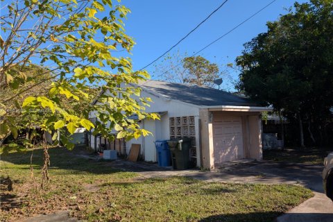 House in Oakland Park, Florida 3 bedrooms, 83.8 sq.m. № 2003683 - photo 3