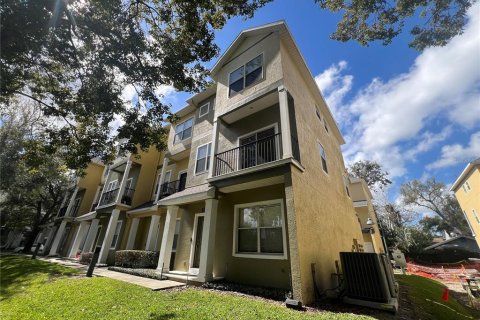 Townhouse in Orlando, Florida 3 bedrooms, 149.67 sq.m. № 1513117 - photo 1