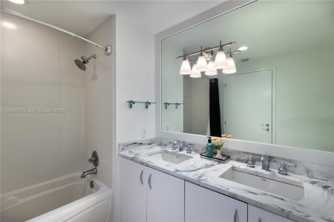 Copropriété à louer à Miami, Floride: 1 chambre, 82.78 m2 № 2170884 - photo 15