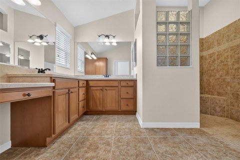 House in The Villages, Florida 3 bedrooms, 181.72 sq.m. № 2209353 - photo 30