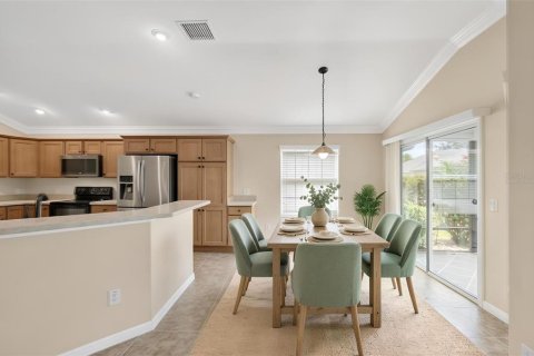 House in The Villages, Florida 3 bedrooms, 181.72 sq.m. № 2209353 - photo 13