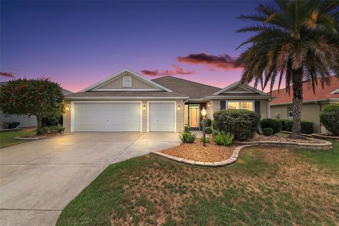 House in The Villages, Florida 3 bedrooms, 181.72 sq.m. № 2209353