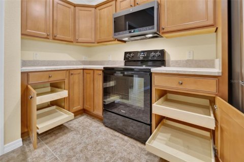 House in The Villages, Florida 3 bedrooms, 181.72 sq.m. № 2209353 - photo 10