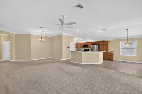 House in The Villages, Florida 3 bedrooms, 181.72 sq.m. № 2209353 - photo 15