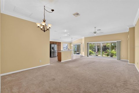House in The Villages, Florida 3 bedrooms, 181.72 sq.m. № 2209353 - photo 17