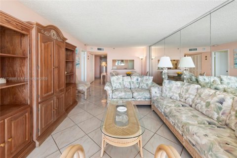 Condominio en venta en Miami Beach, Florida, 1 dormitorio, 79.99 m2 № 1710186 - foto 17