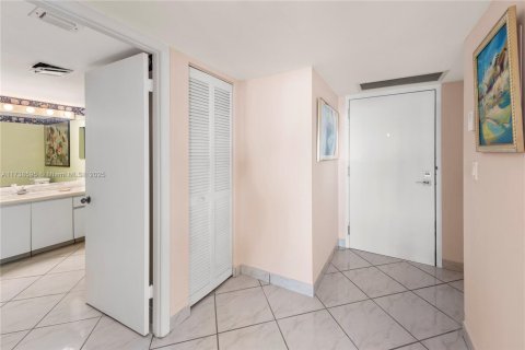 Condominio en venta en Miami Beach, Florida, 1 dormitorio, 79.99 m2 № 1710186 - foto 23