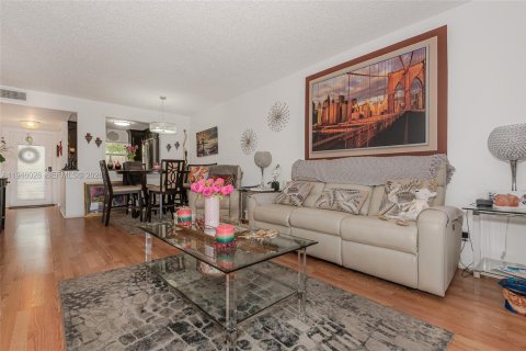 Condominio en venta en Sunrise, Florida, 1 dormitorio, 80.08 m2 № 2005336 - foto 9