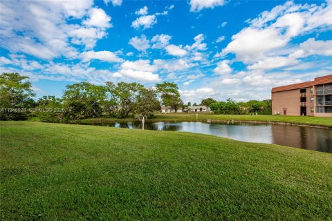 Condominio en venta en Sunrise, Florida, 1 dormitorio, 80.08 m2 № 2005336 - foto 21