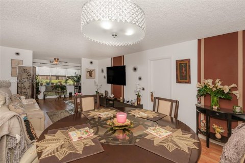 Condominio en venta en Sunrise, Florida, 1 dormitorio, 80.08 m2 № 2005336 - foto 3