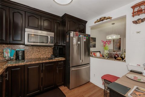 Condominio en venta en Sunrise, Florida, 1 dormitorio, 80.08 m2 № 2005336 - foto 14